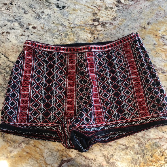 Patterned Shorts - Picture 4 of 5
